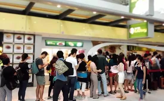 顾客排队是件好事，却有可能得罪部分顾客，甚至是优质顾客