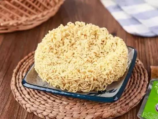 餐饮食材采购：方便面被归为垃圾食品 专家为其“喊冤” 